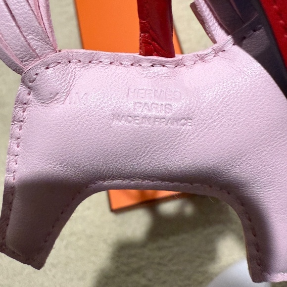 2025 New Rare Hermès Rodeo Robeo Coeur Charm PM Pink Red Blue - Picture 6 of 8